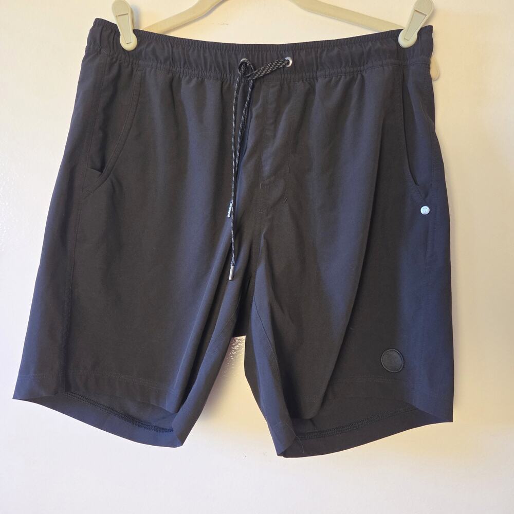 Vuori Kore Shorts Men Size M Medium Black Lined Athletic Training Running 7"